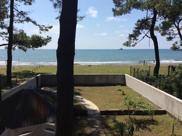 Фото номера Дом с 3 спальнями Дома для отпуска Villa By the Sea г. Григолети 29